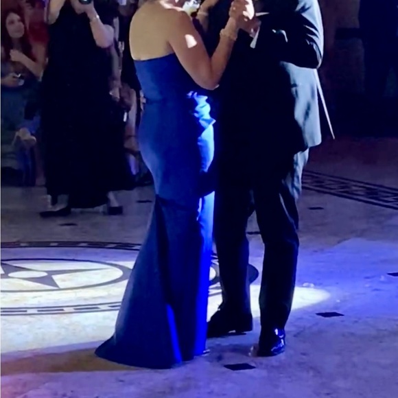 Stunning Frascara Evening Gown. All details of size are in attached photos - Picture 14 of 16